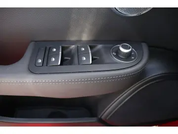 ALFA ROMEO Giulia COMPETIZIONE 2.0 TURBO 16V 280 PS AT8 Q4