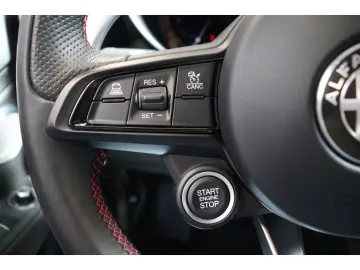 ALFA ROMEO Giulia COMPETIZIONE 2.0 TURBO 16V 280 PS AT8 Q4