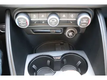 ALFA ROMEO Giulia COMPETIZIONE 2.0 TURBO 16V 280 PS AT8 Q4