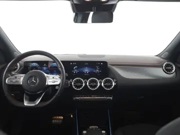 MERCEDES-BENZ EQA 250 AMG MBUX Pano Distronic 360 LED Navi