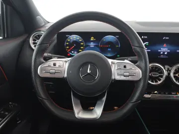 MERCEDES-BENZ EQA 250 AMG MBUX Pano Distronic 360 LED Navi