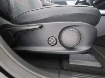 MERCEDES-BENZ EQA 250 AMG MBUX Pano Distronic 360 LED Navi