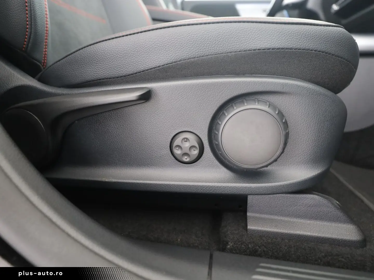 MERCEDES-BENZ EQA 250 AMG MBUX Pano Distronic 360 LED Navi