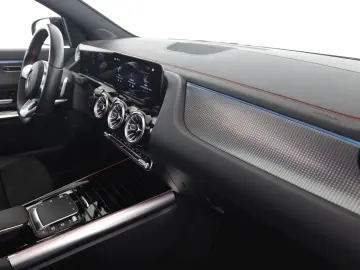 MERCEDES-BENZ EQA 250 AMG MBUX Pano Distronic 360 LED Navi