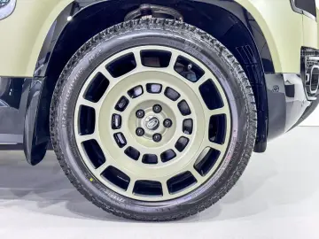 LAND ROVER Defender 90 EXCLUSIVE