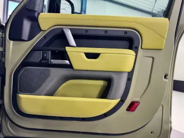 LAND ROVER Defender 90 EXCLUSIVE