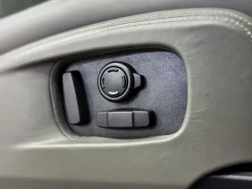 LAND ROVER Defender 90 EXCLUSIVE