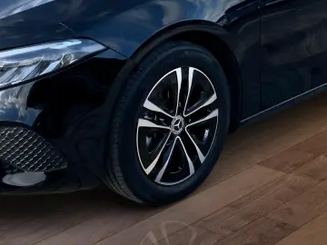 MERCEDES-BENZ A 180 PROGRESSIVE led