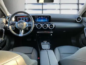 MERCEDES-BENZ A 180 PROGRESSIVE led
