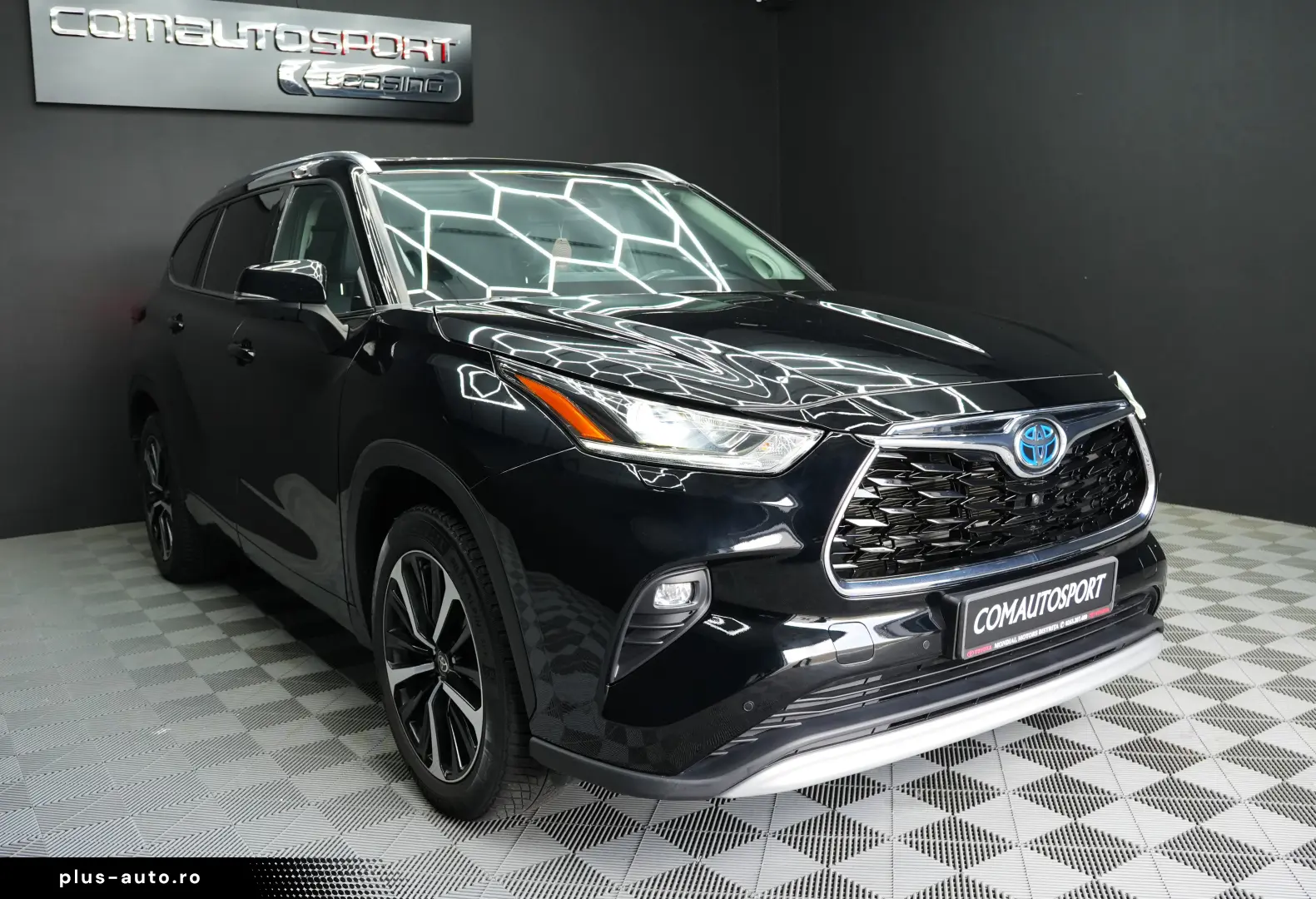 TOYOTA HIGHLANDER LUXURY