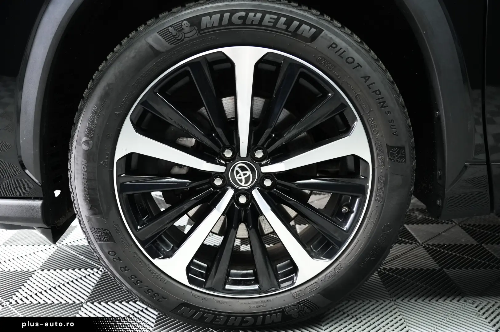 TOYOTA HIGHLANDER LUXURY