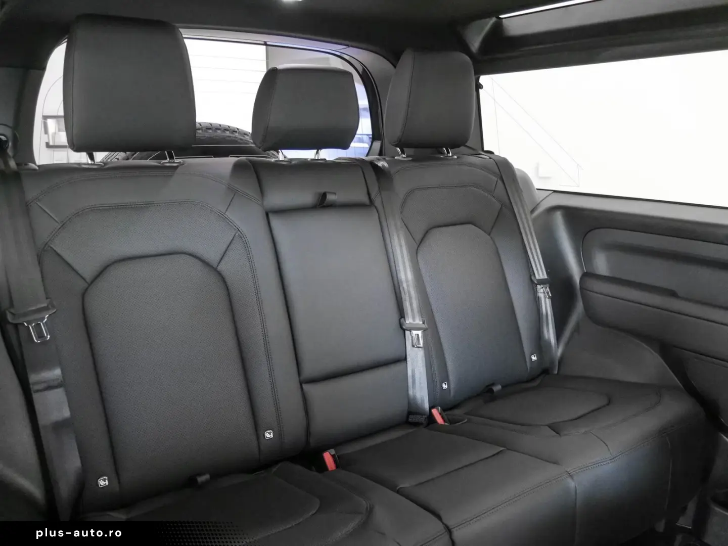 Land Rover Defender 90 D200 X-Dynamic SE Black Pack