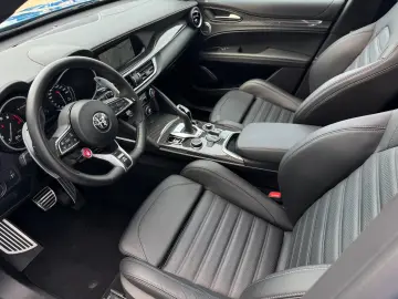 ALFA ROMEO Stelvio 2.9V6 Quadrifoglio Q4  HIFI ASSIST PANO