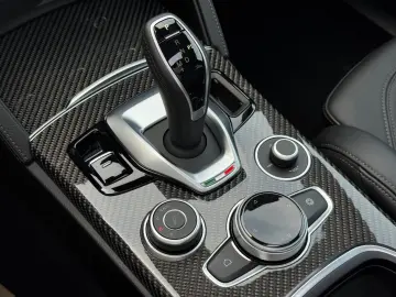 ALFA ROMEO Stelvio 2.9V6 Quadrifoglio Q4  HIFI ASSIST PANO