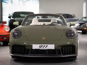 Porsche 992 911 Carrera 4 GTS Cabrio Natooliv