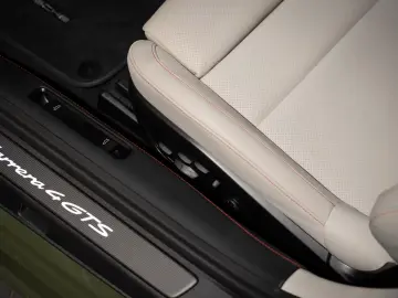 Porsche 992 911 Carrera 4 GTS Cabrio Natooliv