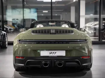 Porsche 992 911 Carrera 4 GTS Cabrio Natooliv