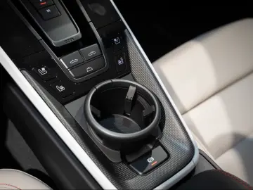 Porsche 992 911 Carrera 4 GTS Cabrio Natooliv