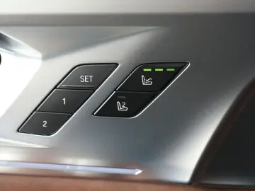 BMW XM Massage B&W ACC HuD Driver´s Package Park