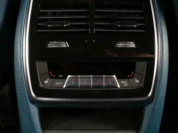 BMW XM Massage B&W ACC HuD Driver´s Package Park