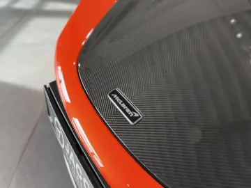 MCLAREN 750s MSO Carbon Lift B&W Perform Track Cam.