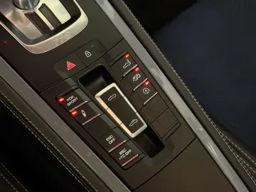 PORSCHE Boxster 718 Spyder1.HAND BOSE Carbonsitz Service