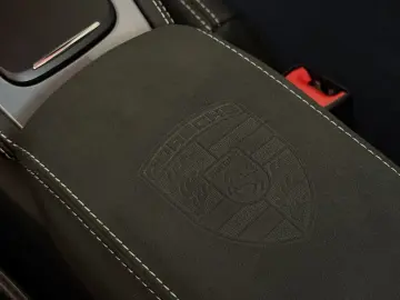 PORSCHE Boxster 718 Spyder1.HAND BOSE Carbonsitz Service