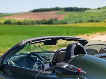 PORSCHE Boxster 718 Spider RS Weissach PTS Ceramic LIft