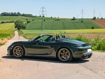 PORSCHE Boxster 718 Spider RS Weissach PTS Ceramic LIft
