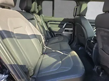 Land Rover Defender 110 D300 X-Dynamic SE