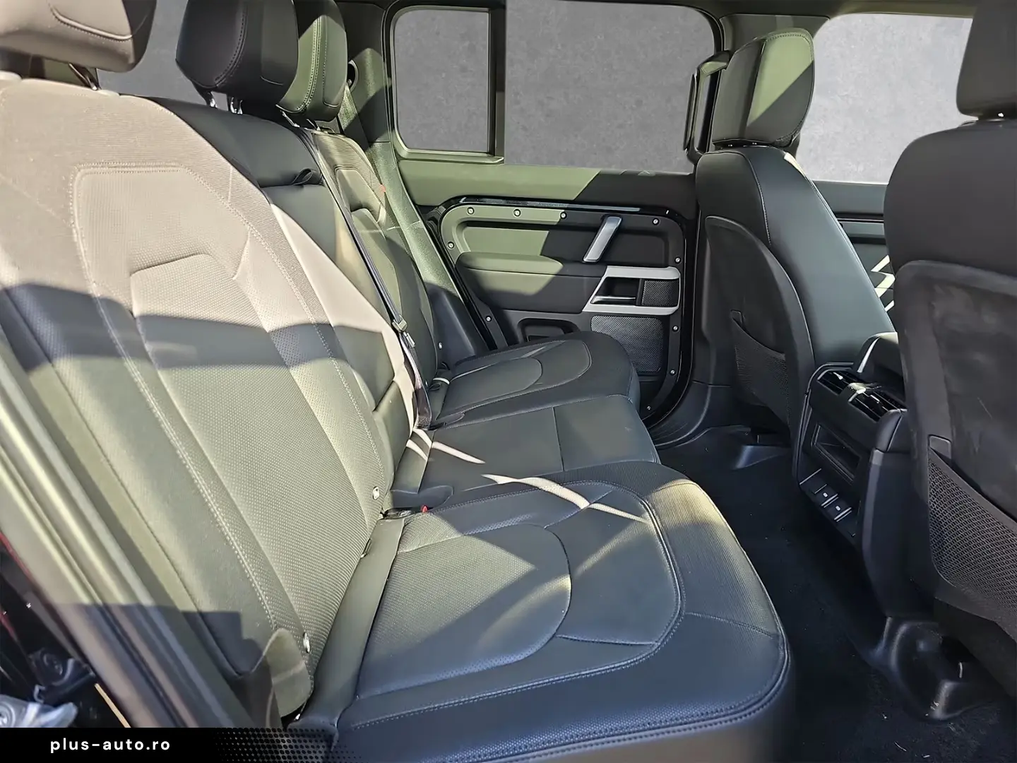 Land Rover Defender 110 D300 X-Dynamic SE