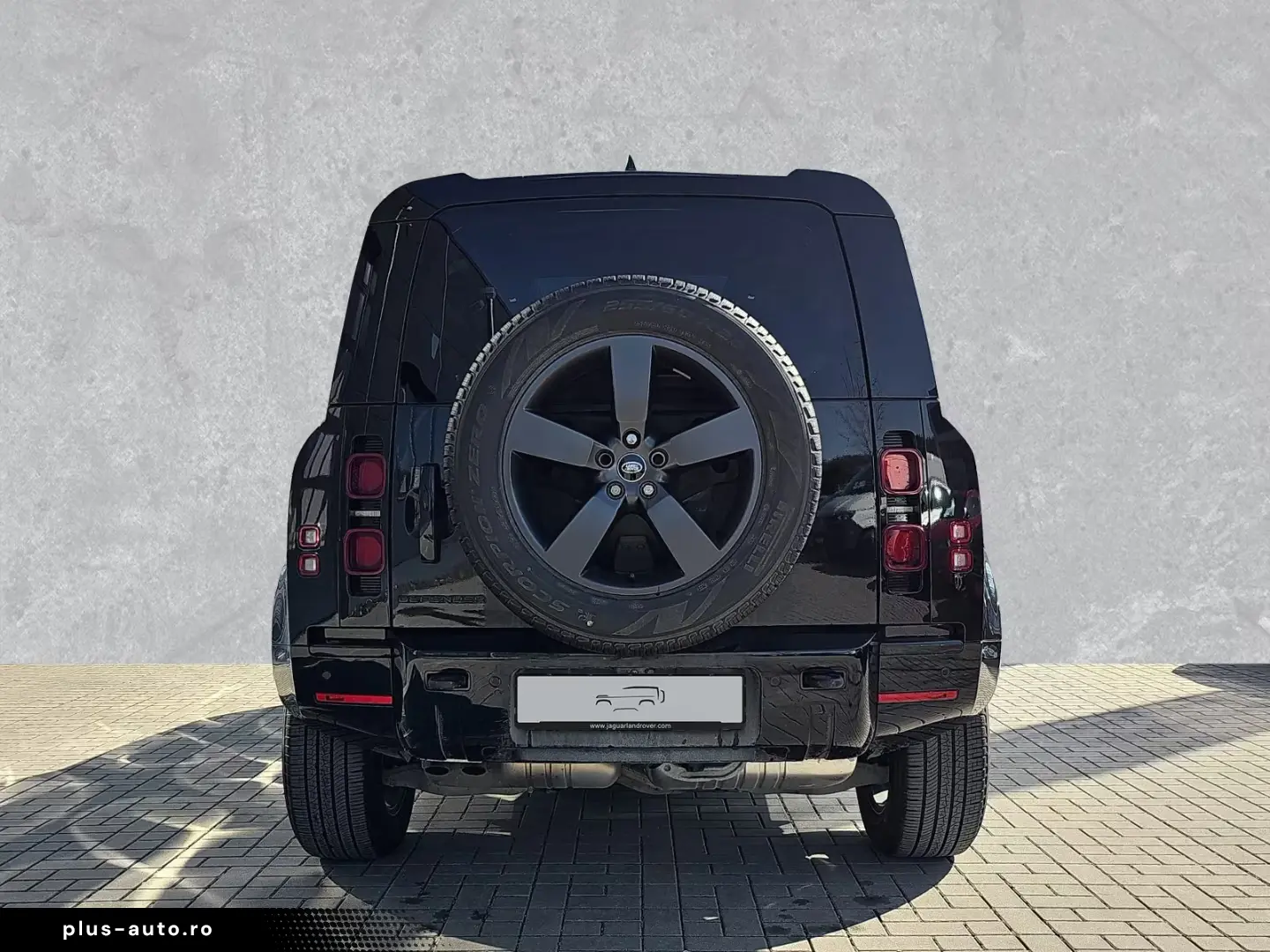Land Rover Defender 110 D300 X-Dynamic SE