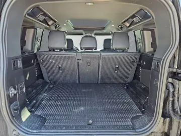 Land Rover Defender 110 D300 X-Dynamic SE