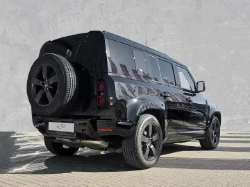 Land Rover Defender 110 D300 X-Dynamic SE