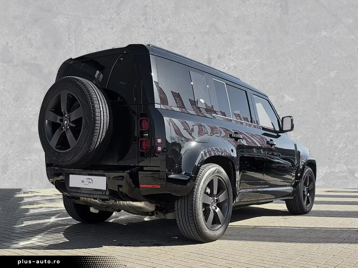 Land Rover Defender 110 D300 X-Dynamic SE
