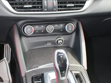 ALFA ROMEO Stelvio Quadrifoglio Q4