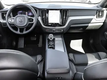 VOLVO XC60 Plus Dark Recharge Plug-In Hybrid AWD T8 Tw