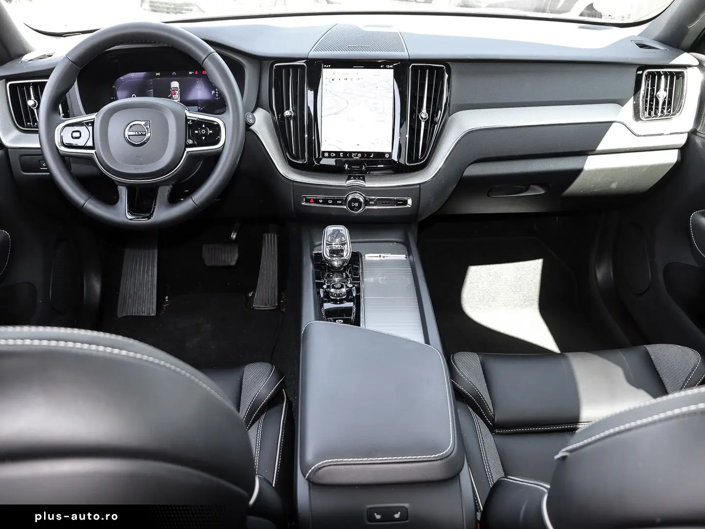 VOLVO XC60 Plus Dark Recharge Plug-In Hybrid AWD T8 Tw