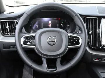 VOLVO XC60 Plus Dark Recharge Plug-In Hybrid AWD T8 Tw