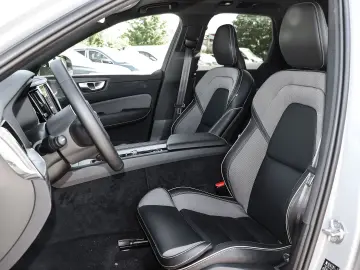 VOLVO XC60 Plus Dark Recharge Plug-In Hybrid AWD T8 Tw