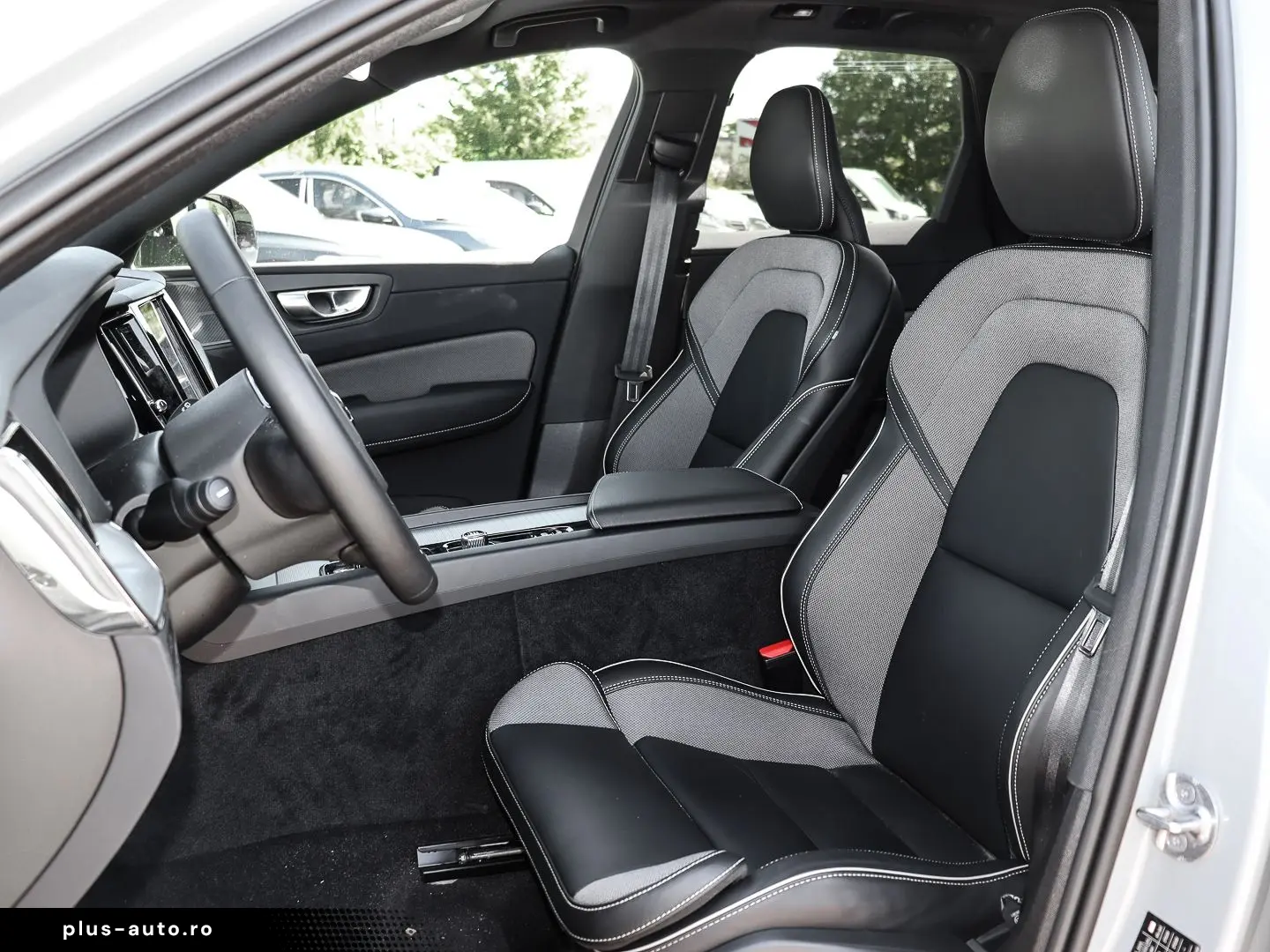VOLVO XC60 Plus Dark Recharge Plug-In Hybrid AWD T8 Tw