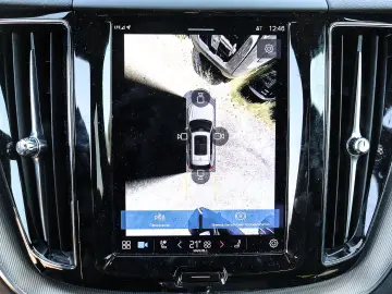 VOLVO XC60 Plus Dark Recharge Plug-In Hybrid AWD T8 Tw
