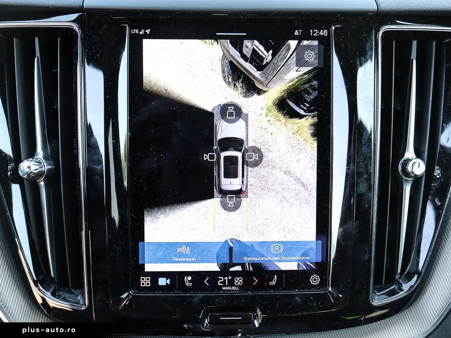 VOLVO XC60 Plus Dark Recharge Plug-In Hybrid AWD T8 Tw
