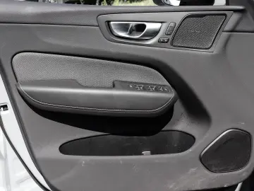 VOLVO XC60 Plus Dark Recharge Plug-In Hybrid AWD T8 Tw
