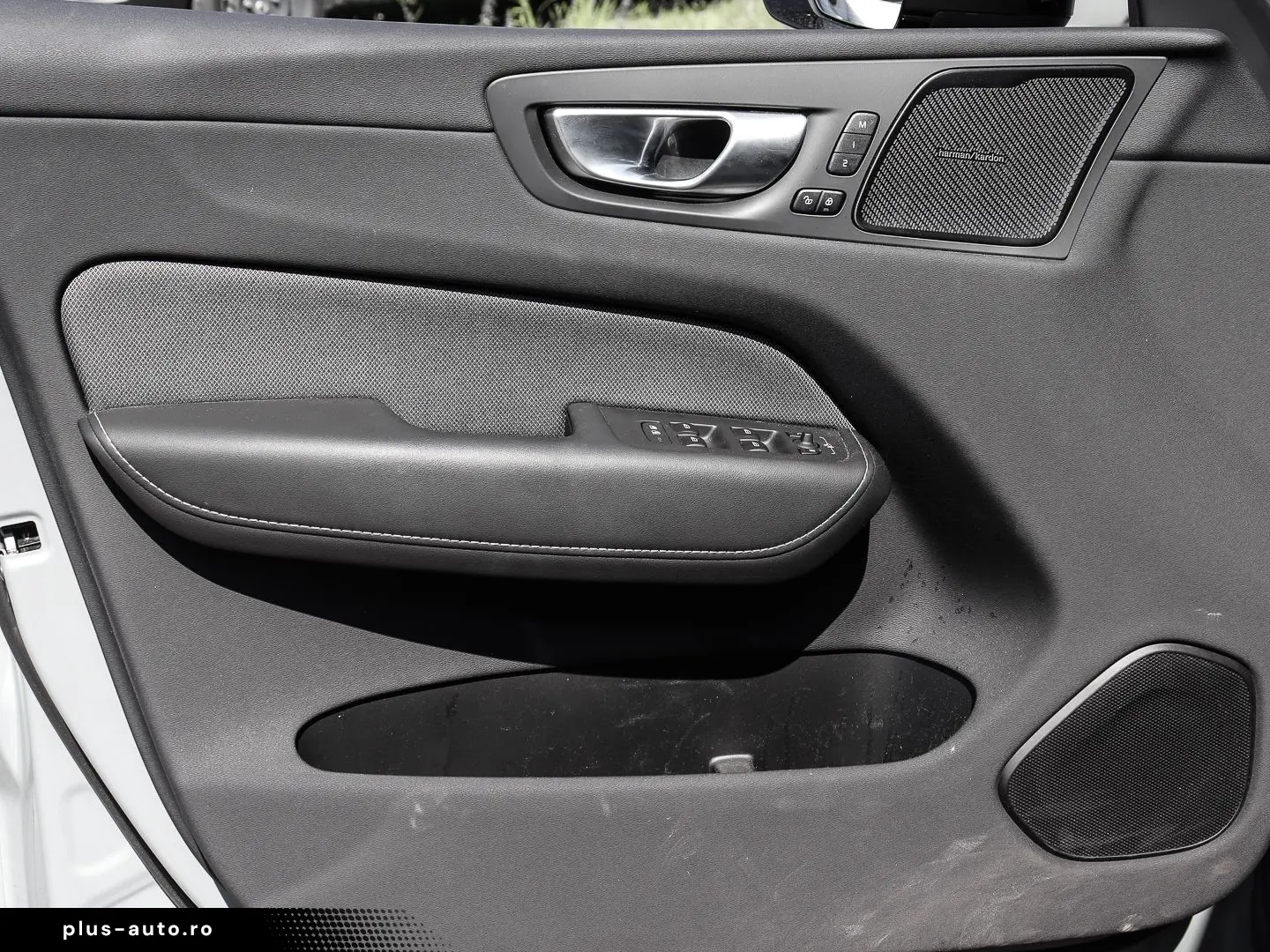 VOLVO XC60 Plus Dark Recharge Plug-In Hybrid AWD T8 Tw