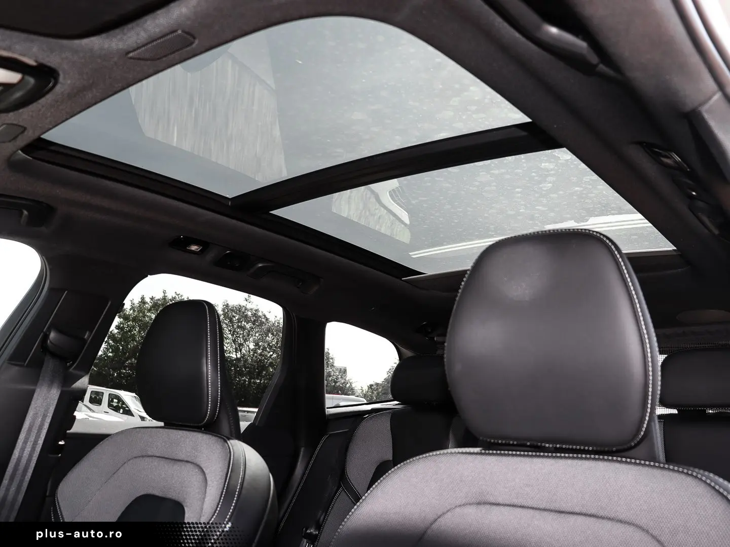 VOLVO XC60 Plus Dark Recharge Plug-In Hybrid AWD T8 Tw