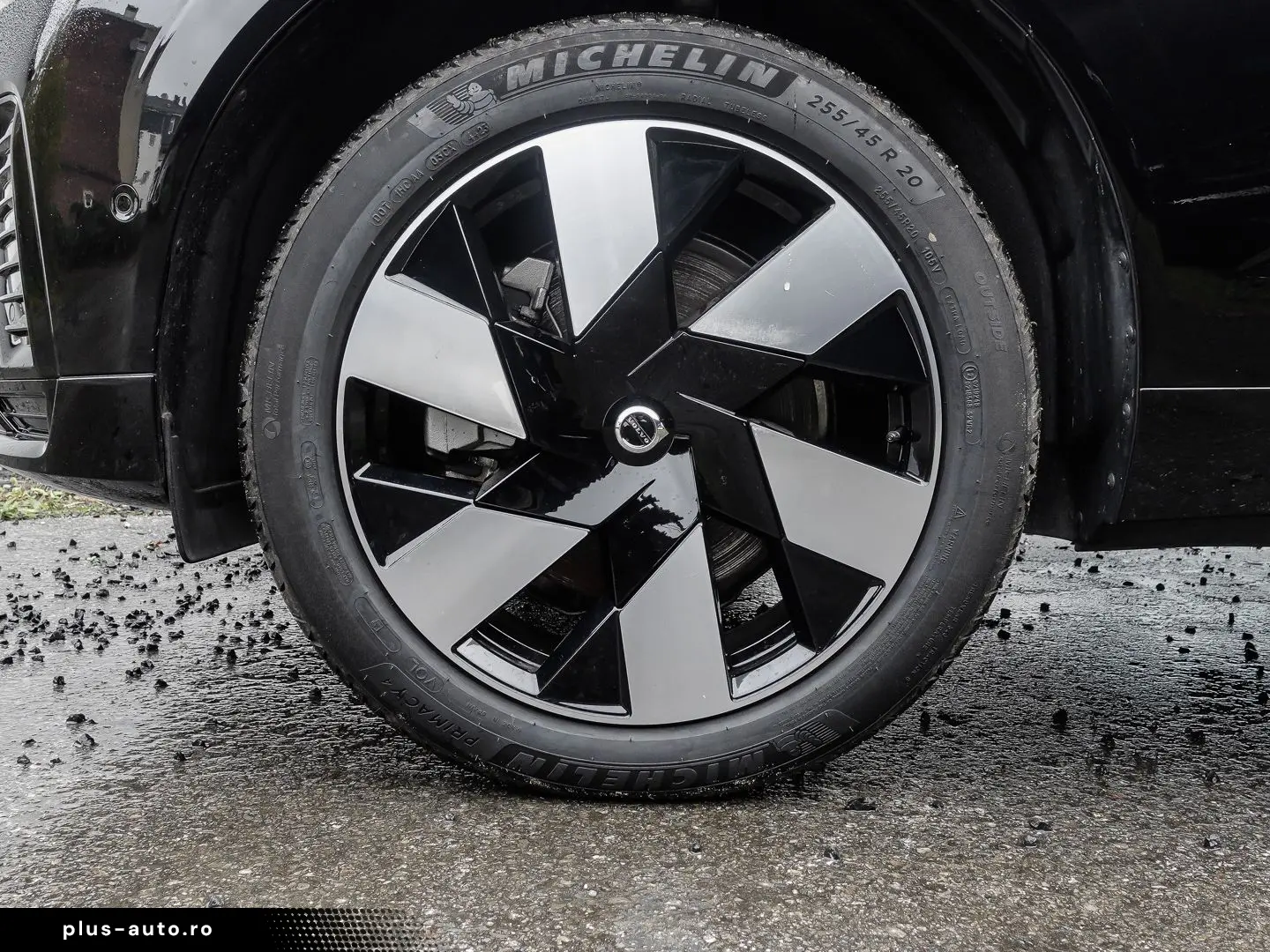 VOLVO XC60 Plus Dark Recharge Plug-In Hybrid AWD T8 Tw