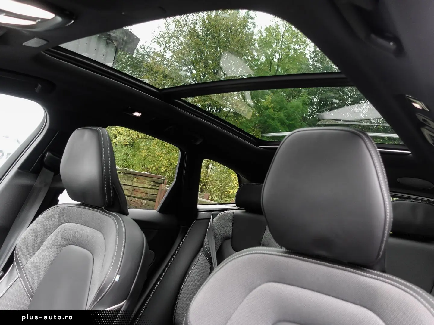 VOLVO XC60 Plus Dark Recharge Plug-In Hybrid AWD T8 Tw