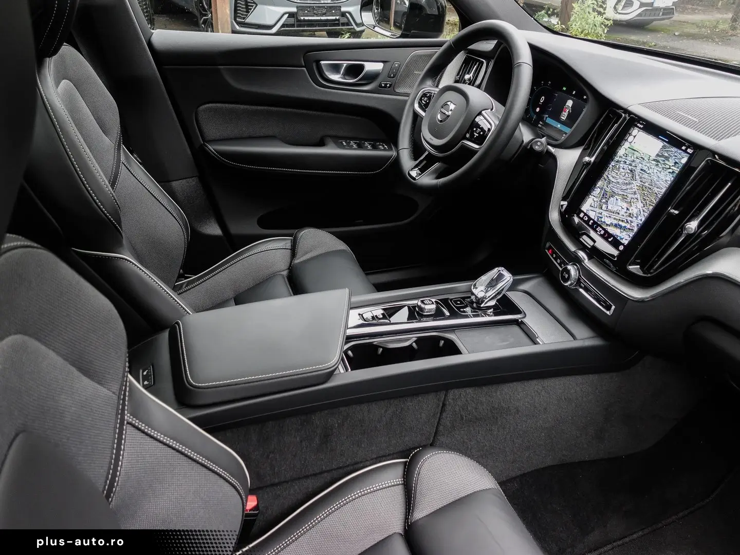 VOLVO XC60 Plus Dark Recharge Plug-In Hybrid AWD T8 Tw