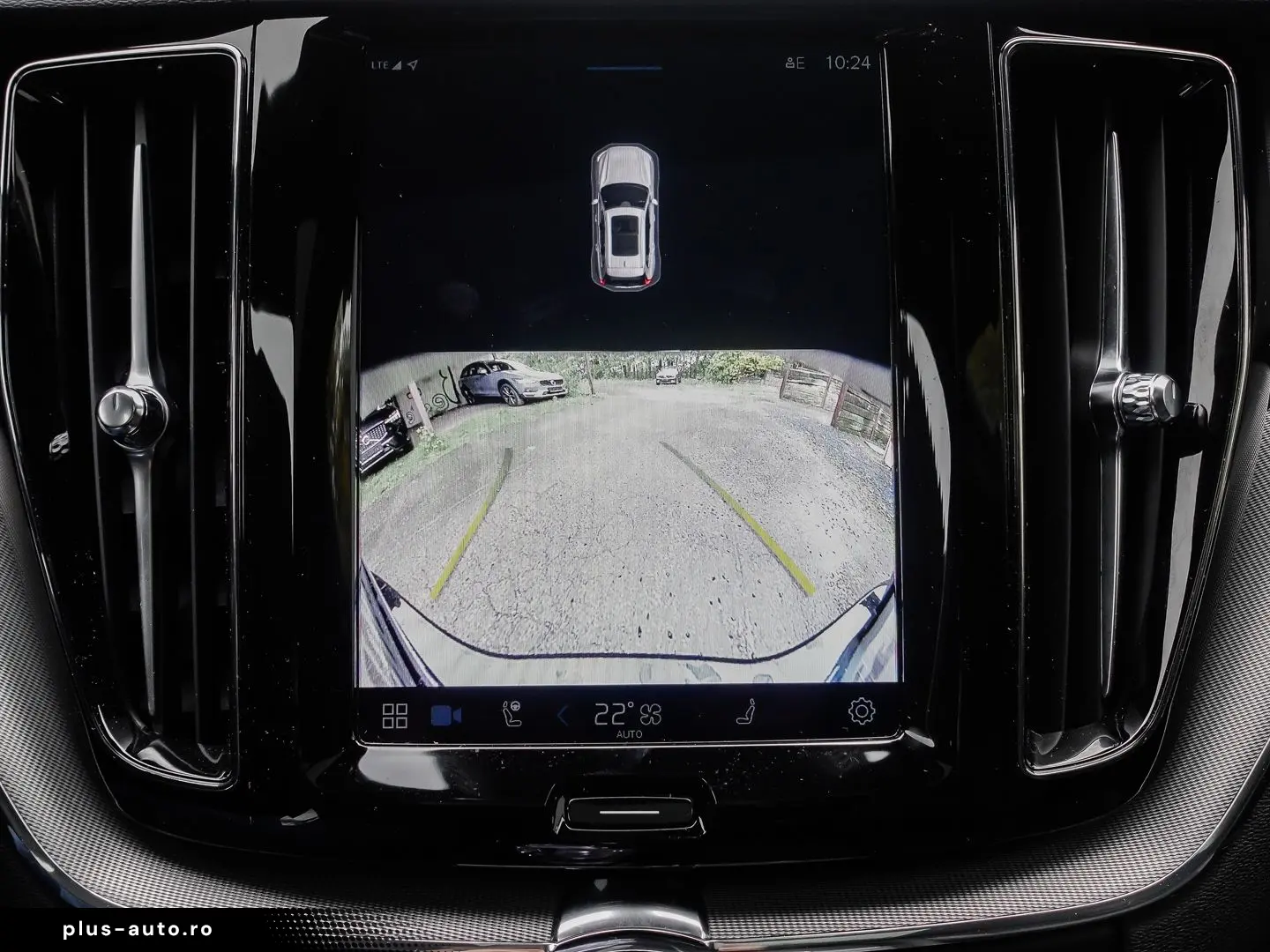 VOLVO XC60 Plus Dark Recharge Plug-In Hybrid AWD T8 Tw